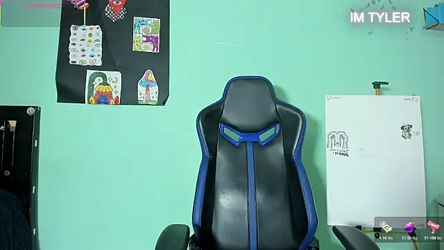 TYLERhHOT2005 online show from 04.12.26