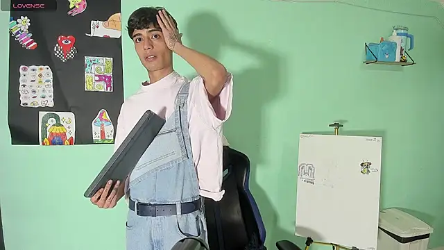 TYLERhHOT2005 online show from 04.14.26