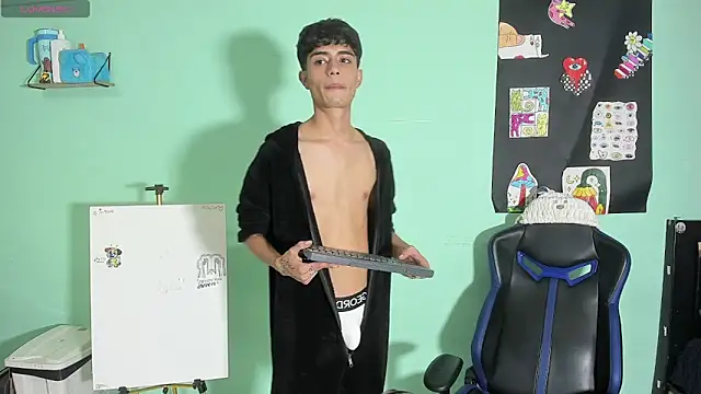 TYLERhHOT2005 online show from 04.17.26