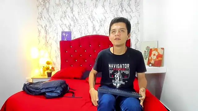 Snapshot of Alejandra_and_James_ chatting on 04.08.26 Alejandra and James online show from 04.08.26