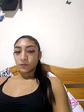 Snapshot of yvonne_1998 chatting on 04.08.26 yvonne 1998 online show from 04.08.26