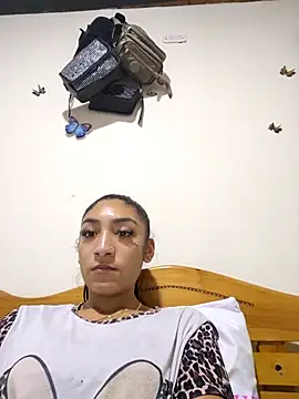 Snapshot of yvonne_1998 chatting on 04.10.26 yvonne 1998 online show from 04.10.26