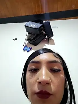 Snapshot of yvonne_1998 chatting on 04.15.26 yvonne 1998 online show from 04.15.26