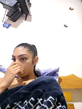 Snapshot of yvonne_1998 chatting on 04.15.26 yvonne 1998 online show from 04.15.26