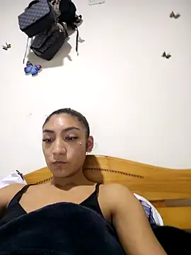 Snapshot of yvonne_1998 chatting on 04.16.26 yvonne 1998 online show from 04.16.26