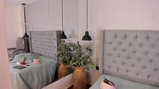 ivy leee online show from 04.04.26