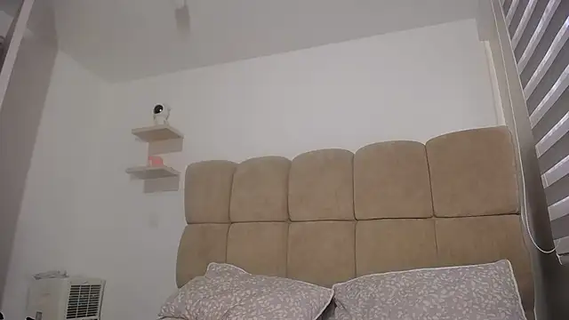 SofiaBanks  online show from 04.14.26