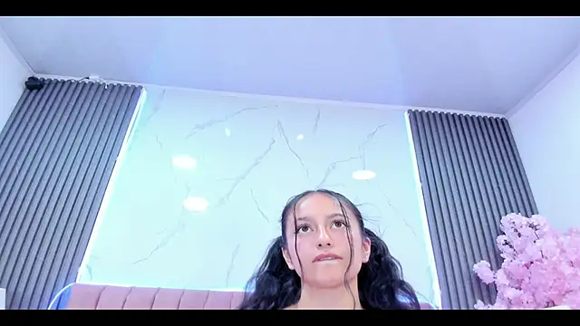 CharloteeTaylor online show from 04.14.26