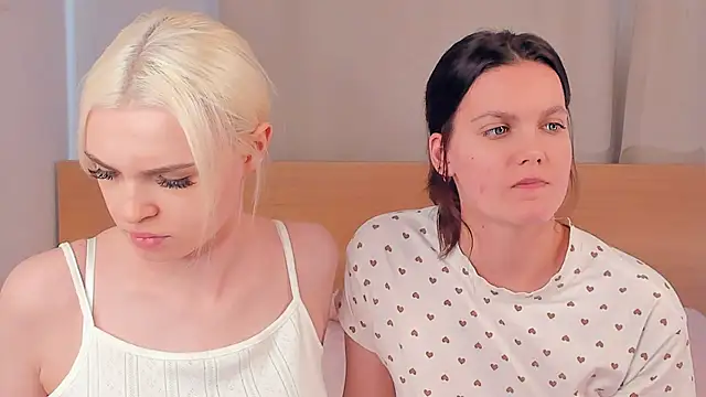 JuliannPaysour online show from 04.10.26