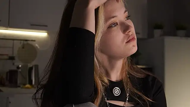 ShyAkemis online show from 04.16.26