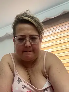 Martinacurvy  online show from 04.12.26