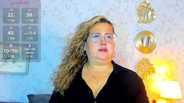 Martinacurvy  online show from 04.15.26