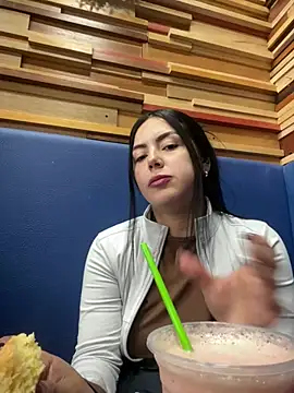 Snapshot of Cami_olarte chatting on 04.11.26 Cami olarte online show from 04.11.26