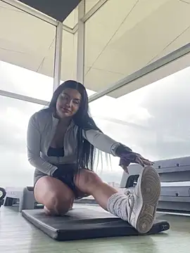 Snapshot of Cami_olarte chatting on 04.15.26 Cami olarte online show from 04.15.26