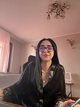 Snapshot of TheaMerve chatting on 04.17.26 TheaMerve online show from 04.17.26