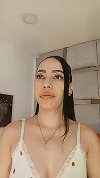 Snapshot of AmbarJenssen chatting on 04.14.26 AmbarJenssen online show from 04.14.26