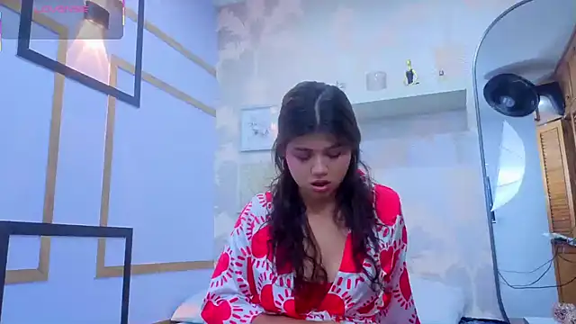 WinnieClarke online show from 04.10.26