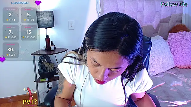 CharlottLee online show from 04.15.26