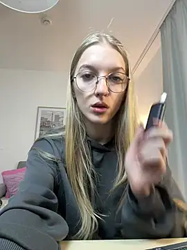 EvaEvis online show from 04.15.26