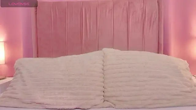 MoollyLove online show from 04.17.26