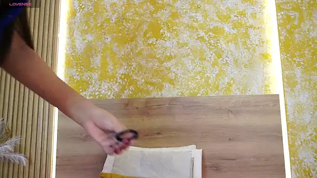 mia rossi 7 online show from 04.15.26