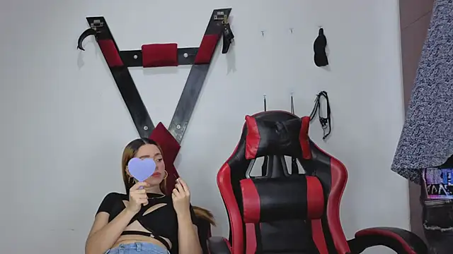 Snapshot of Hana_and_Zeta2026 chatting on 04.05.26 Hana and Zeta2026 online show from 04.05.26