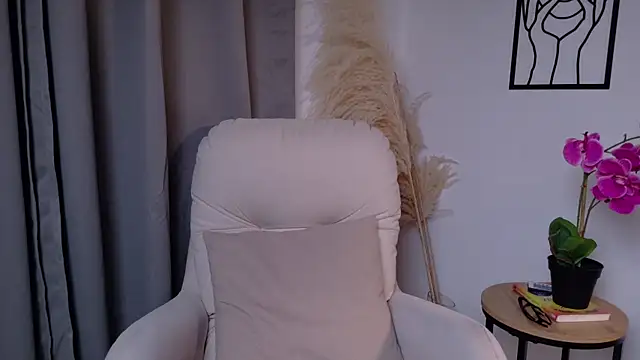 LiaFox  online show from 04.09.26