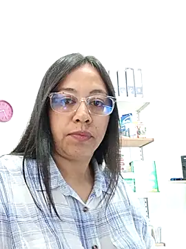 Snapshot of Violeta--7 chatting on 04.15.26 Violeta--7 online show from 04.15.26