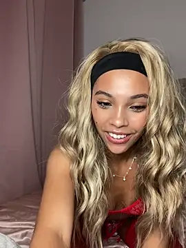 Snapshot of Brattybaee chatting on 07.19.26 Brattybaee online show from 07.19.26