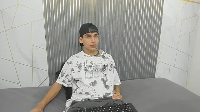 Kitsune 44 online show from 04.06.26