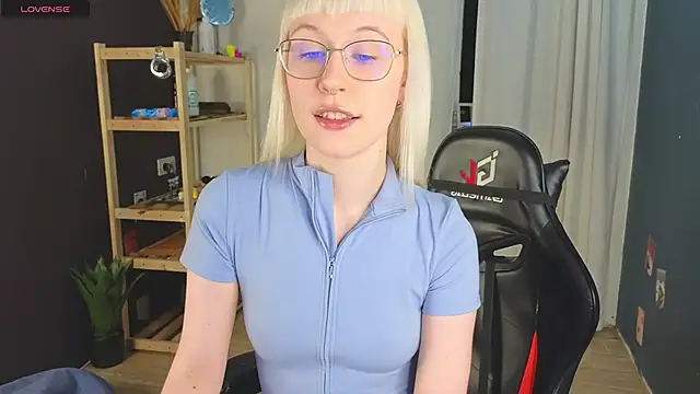 Snapshot of call_me_heaven chatting on 04.03.26 call me heaven online show from 04.03.26