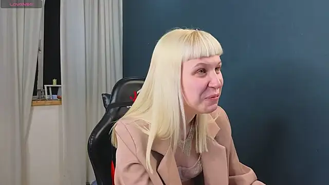 Snapshot of call_me_heaven chatting on 04.04.26 call me heaven online show from 04.04.26