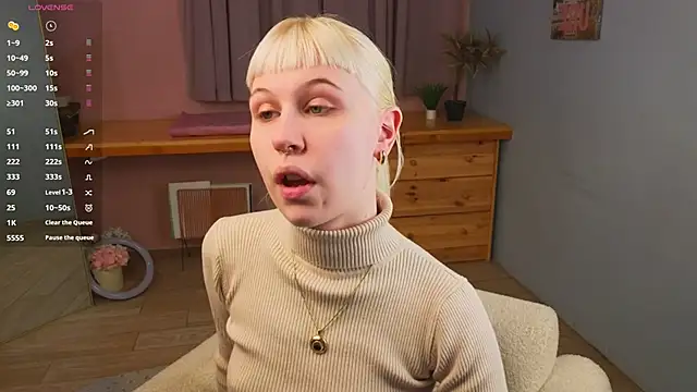 Snapshot of call_me_heaven chatting on 04.05.26 call me heaven online show from 04.05.26