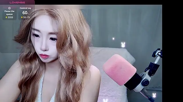 Cuviee online show from 04.12.26