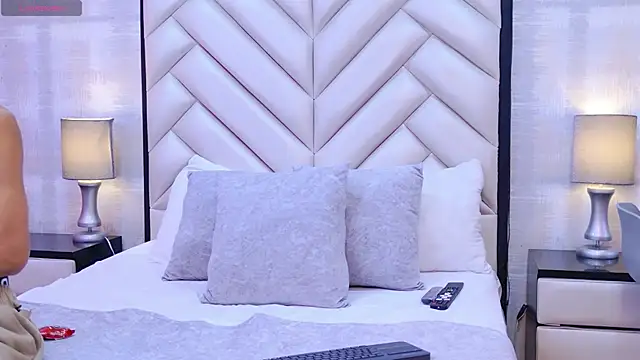 ChloeAndJeanPaul online show from 04.01.26