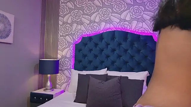 ChloeAndJeanPaul online show from 04.15.26