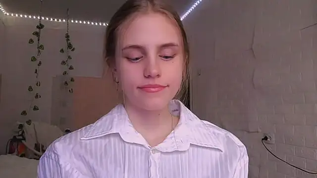 EveCoutch online show from 04.12.26