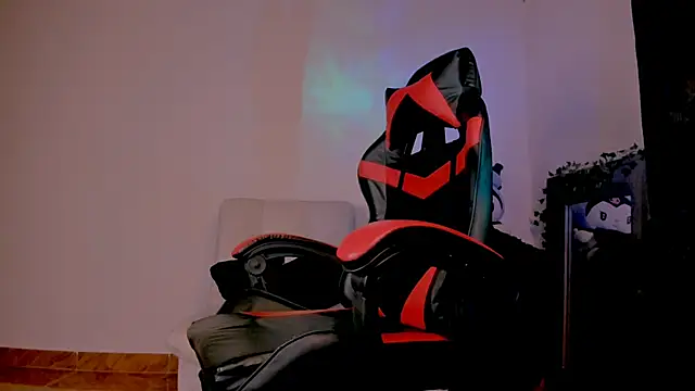 Snapshot of mathew_hot21 chatting on 04.05.26 mathew hot21 online show from 04.05.26