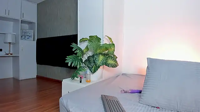 EvaaConnor online show from 03.31.26