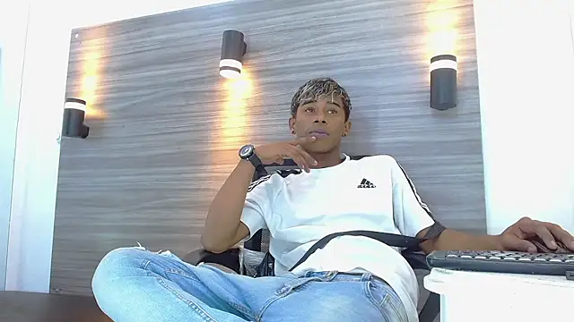 LuckyBluex online show from 03.30.26