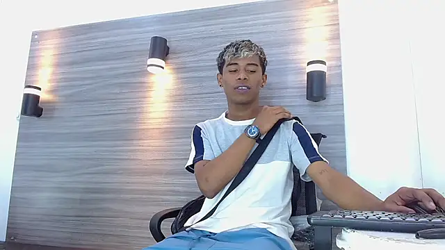 LuckyBluex online show from 03.31.26