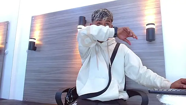 LuckyBluex online show from 04.02.26