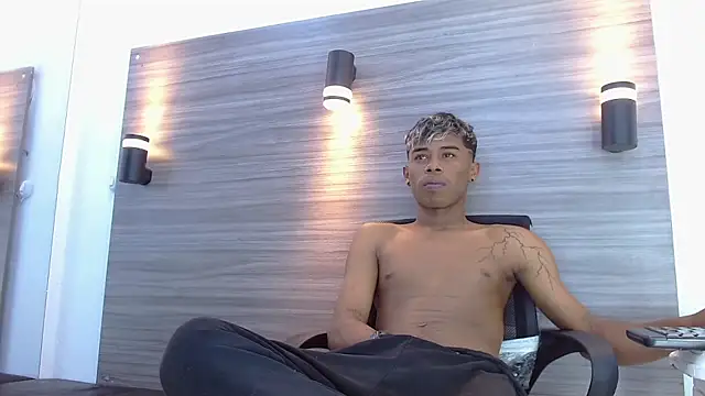 LuckyBluex online show from 04.03.26