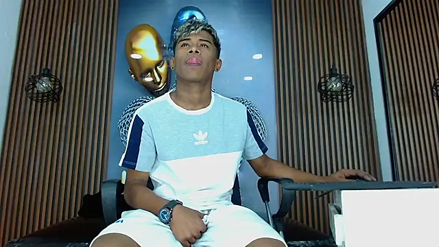 LuckyBluex online show from 04.08.26