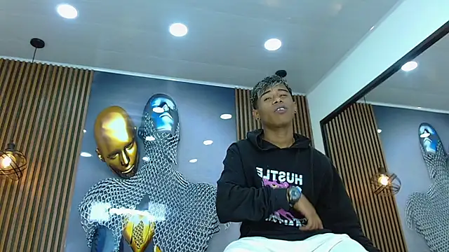 LuckyBluex online show from 04.10.26