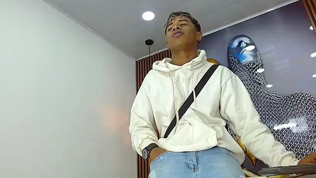 LuckyBluex online show from 04.13.26