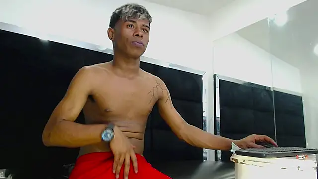 LuckyBluex online show from 04.15.26