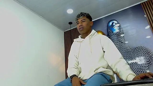 LuckyBluex online show from 04.15.26