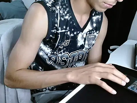 Snapshot of VazacGaming chatting on 04.14.26 VazacGaming online show from 04.14.26