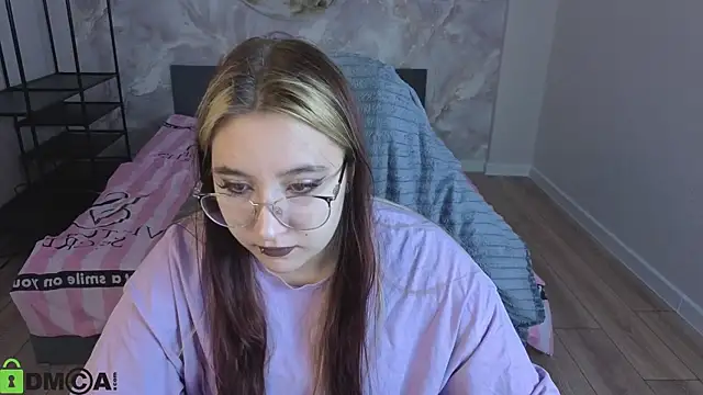 Luna Host online show from 04.14.26